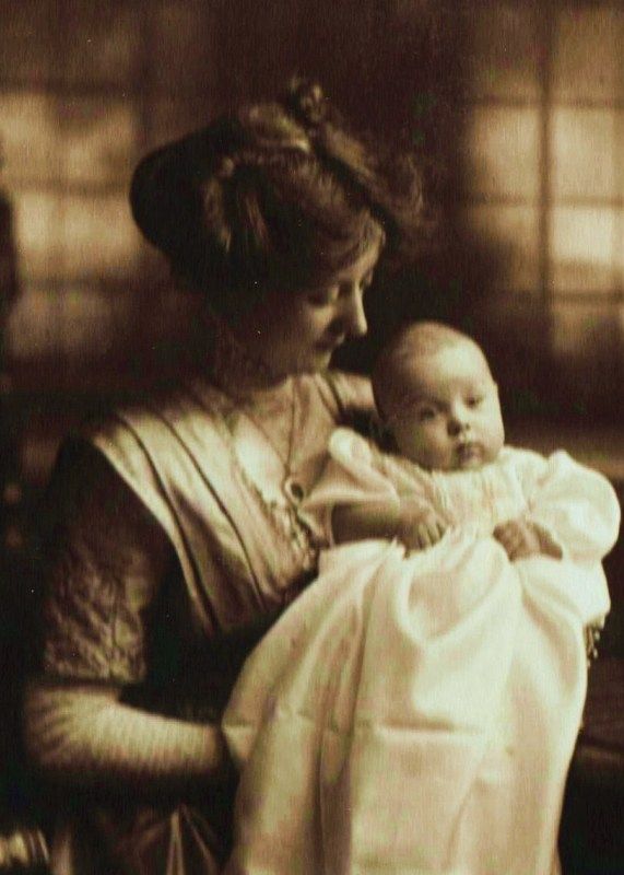 Grace Barrand with Marjorie 1913