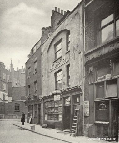Sheffield Street showing numbers 9, 10 and 11 – Vere Street is at the corner.